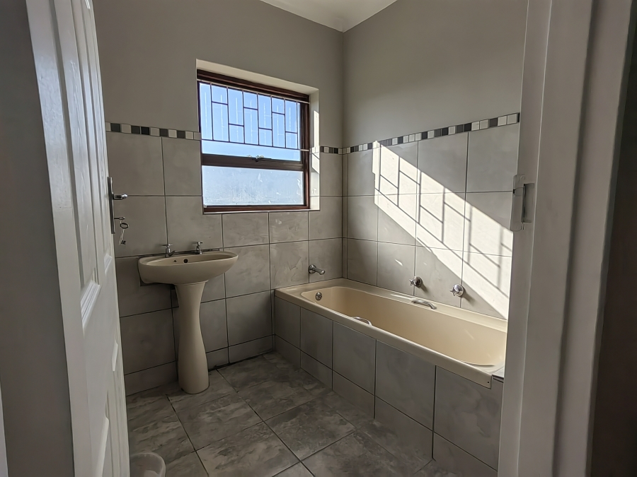 3 Bedroom Property for Sale in Heiderand Western Cape